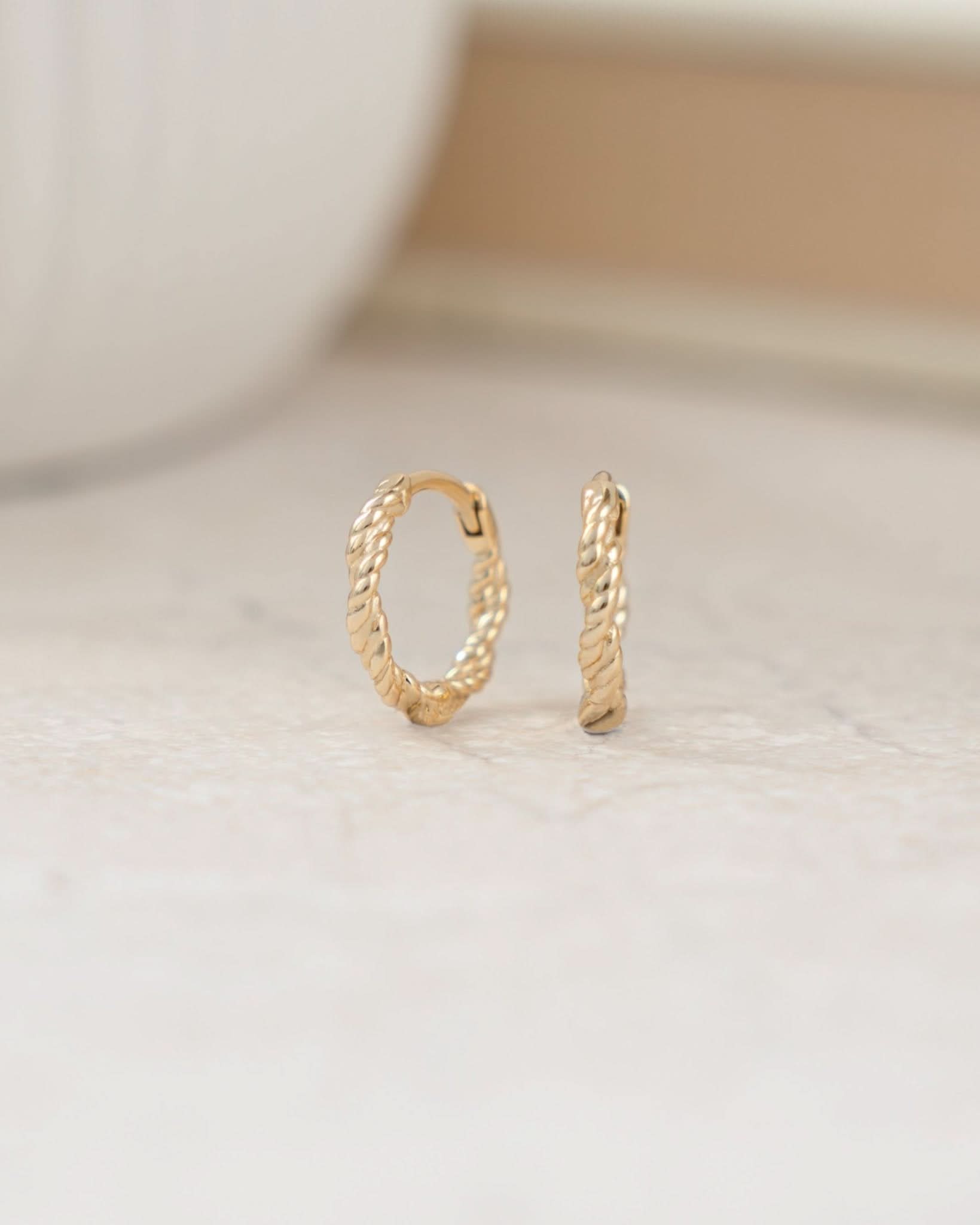 8mm Spiral Huggie