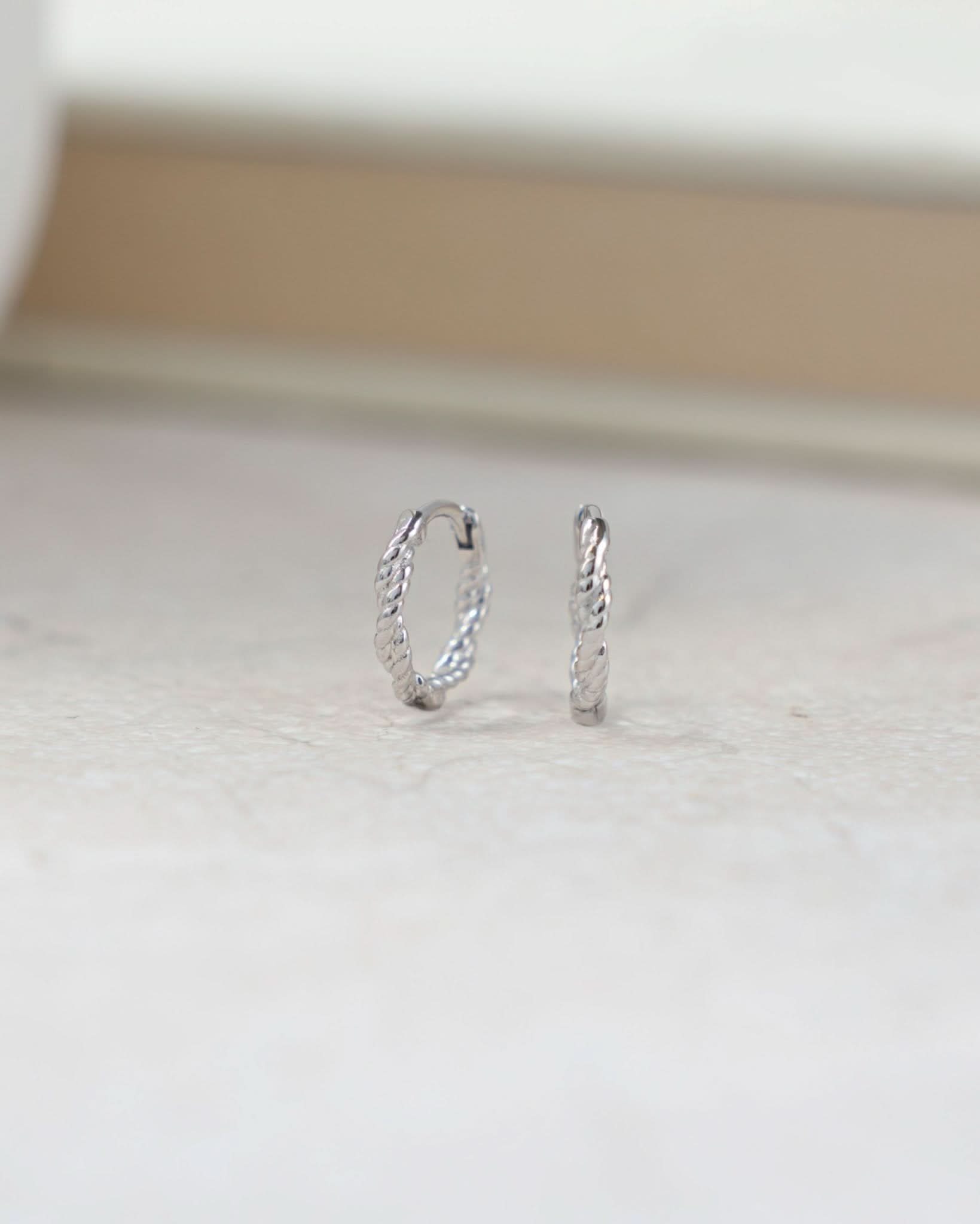 8mm Spiral Huggie