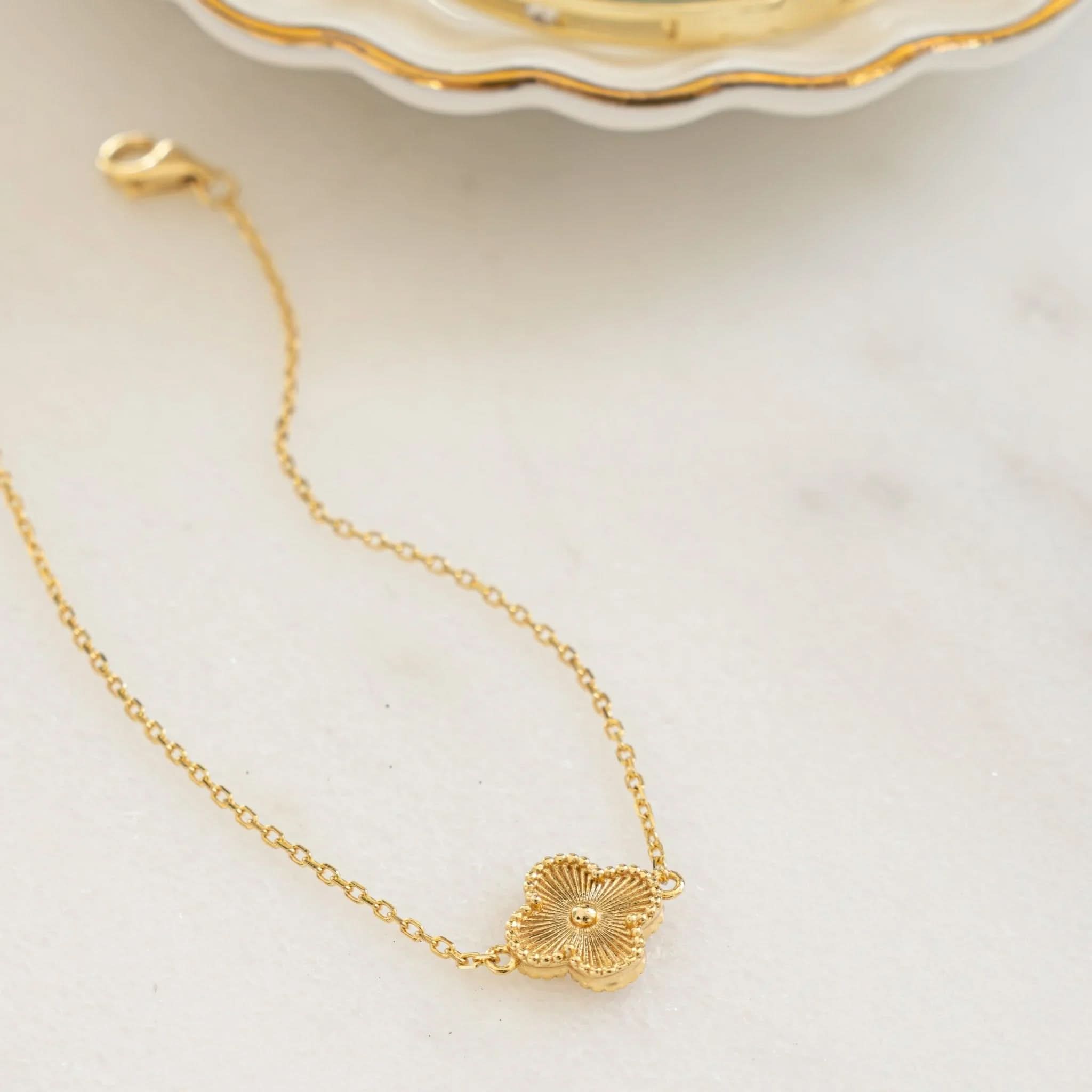 Dahlia Single Four Leaf Clover Bracelet