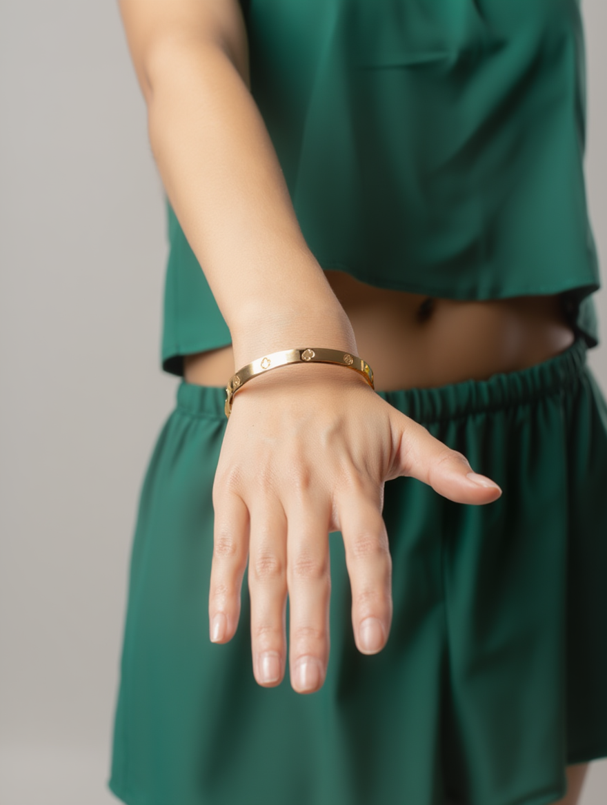 Clover Love Bangle