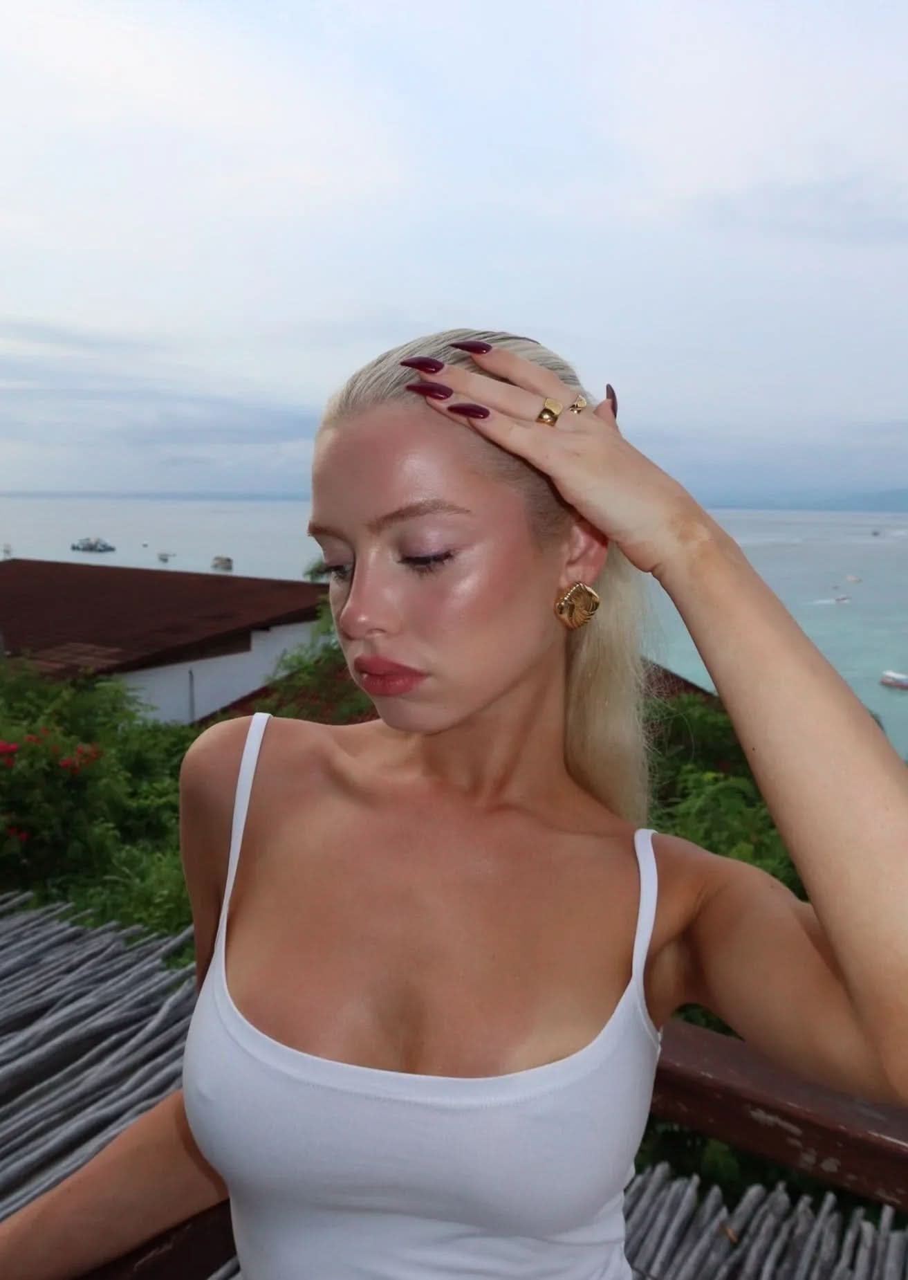Elva Earrings  - Gold