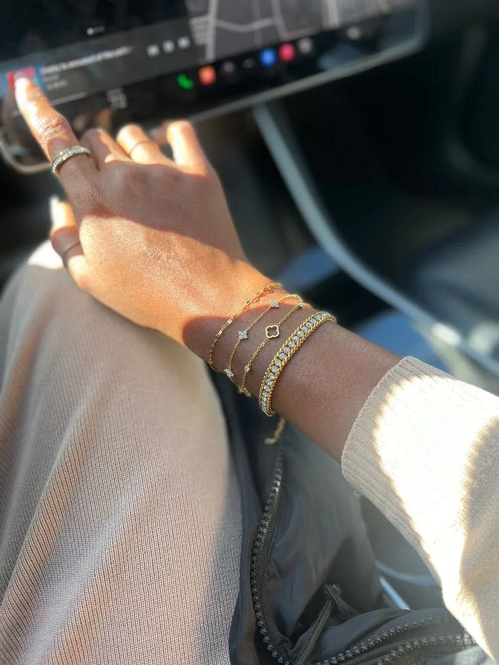 Hollow Out Clover Bracelet
